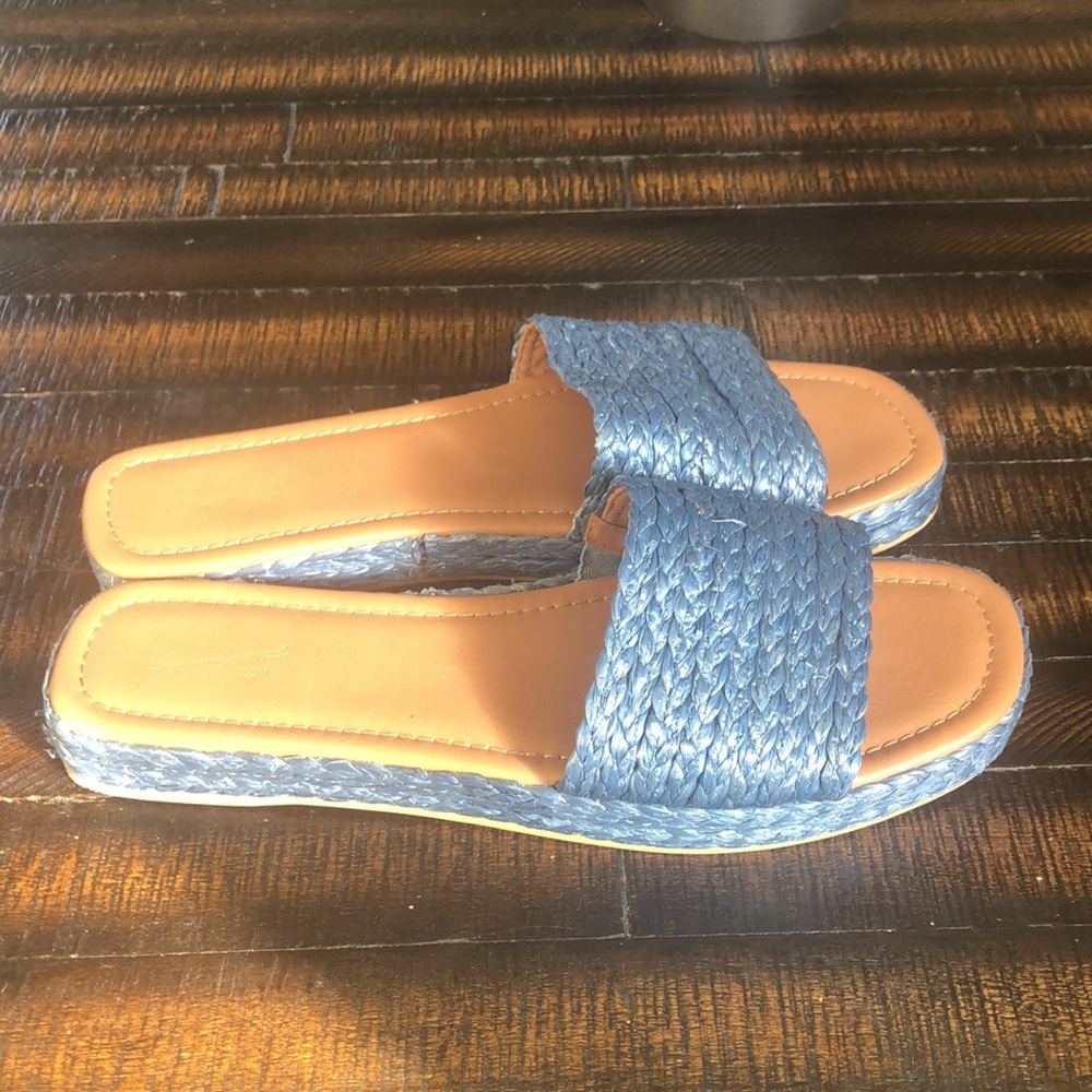 Universal Thread Sandals - Picture 4 of 5